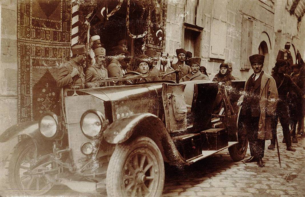 Atatürk'ün arşivlerde saklı kalan nadir fotoğrafları satışta 3